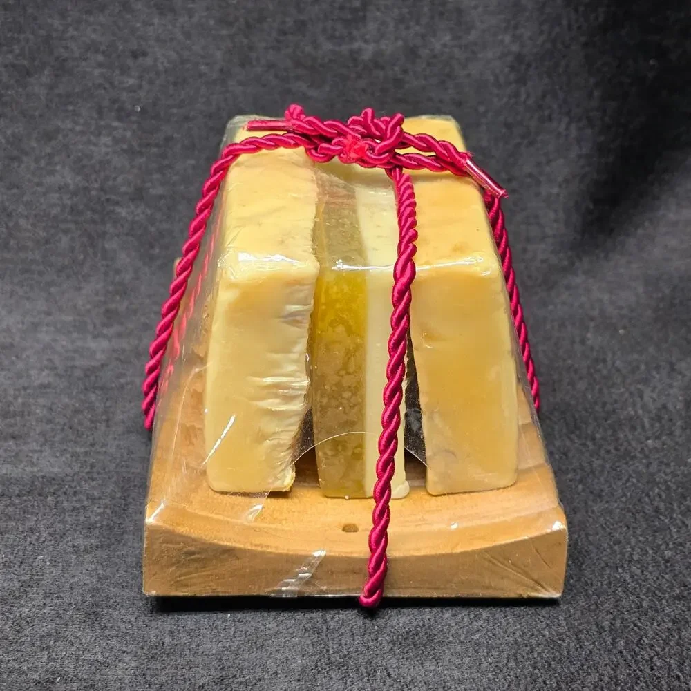 The Body Shop Gardenia Rose + Bar Soap & Wooden Tray Gift Set